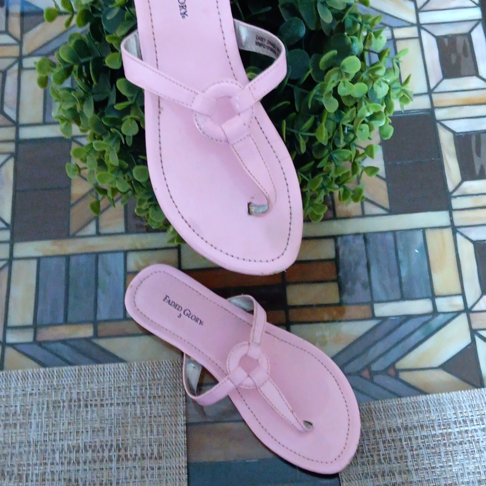 Thong sandals size 3= 5,51/2